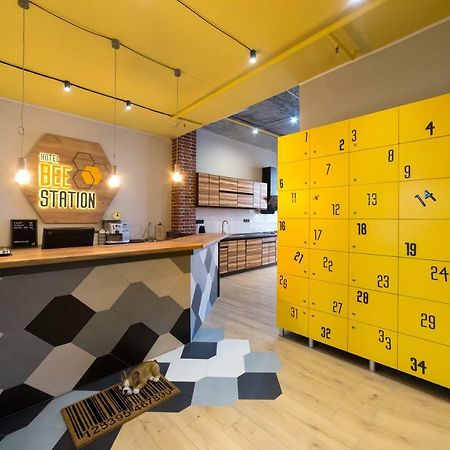 Hotel Bee Station Киев Экстерьер фото