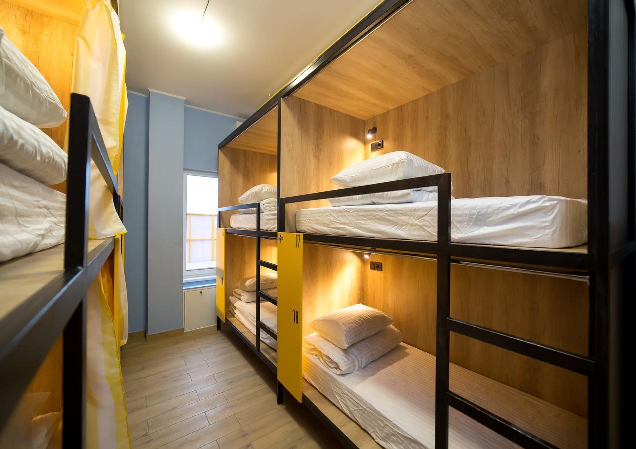 Hotel Bee Station Киев Экстерьер фото