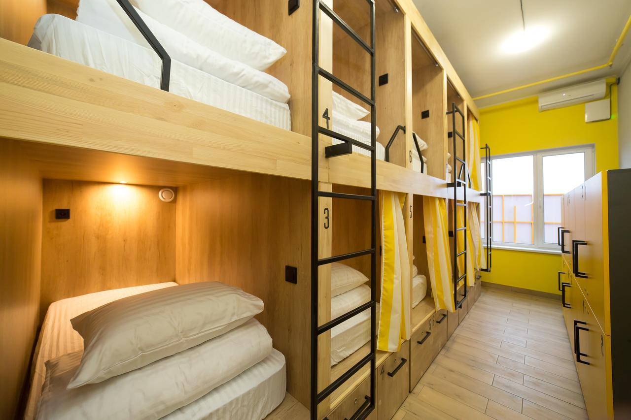 Hotel Bee Station Киев Экстерьер фото