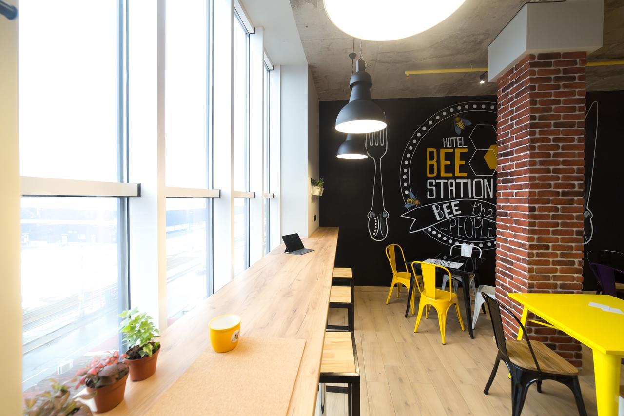 Hotel Bee Station Киев Экстерьер фото