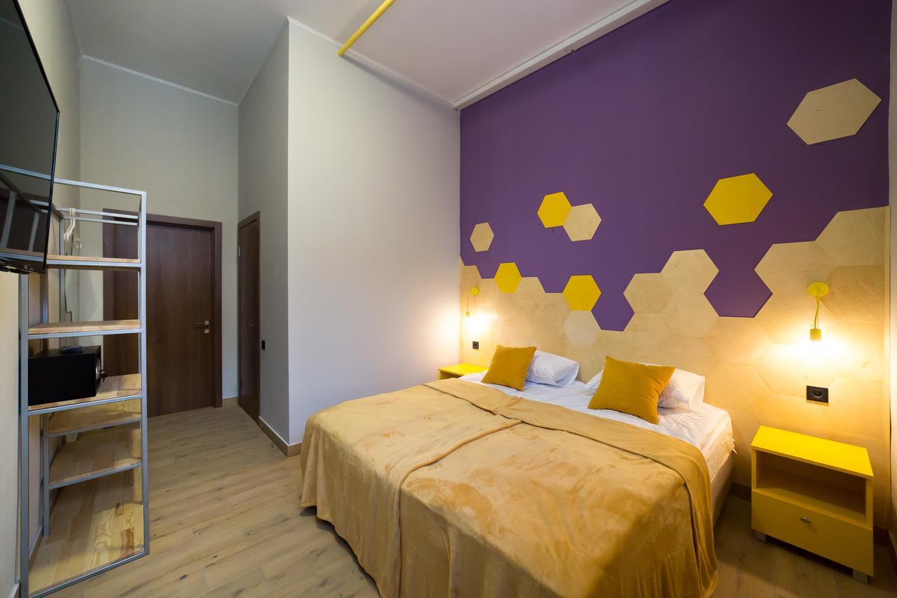 Hotel Bee Station Киев Экстерьер фото