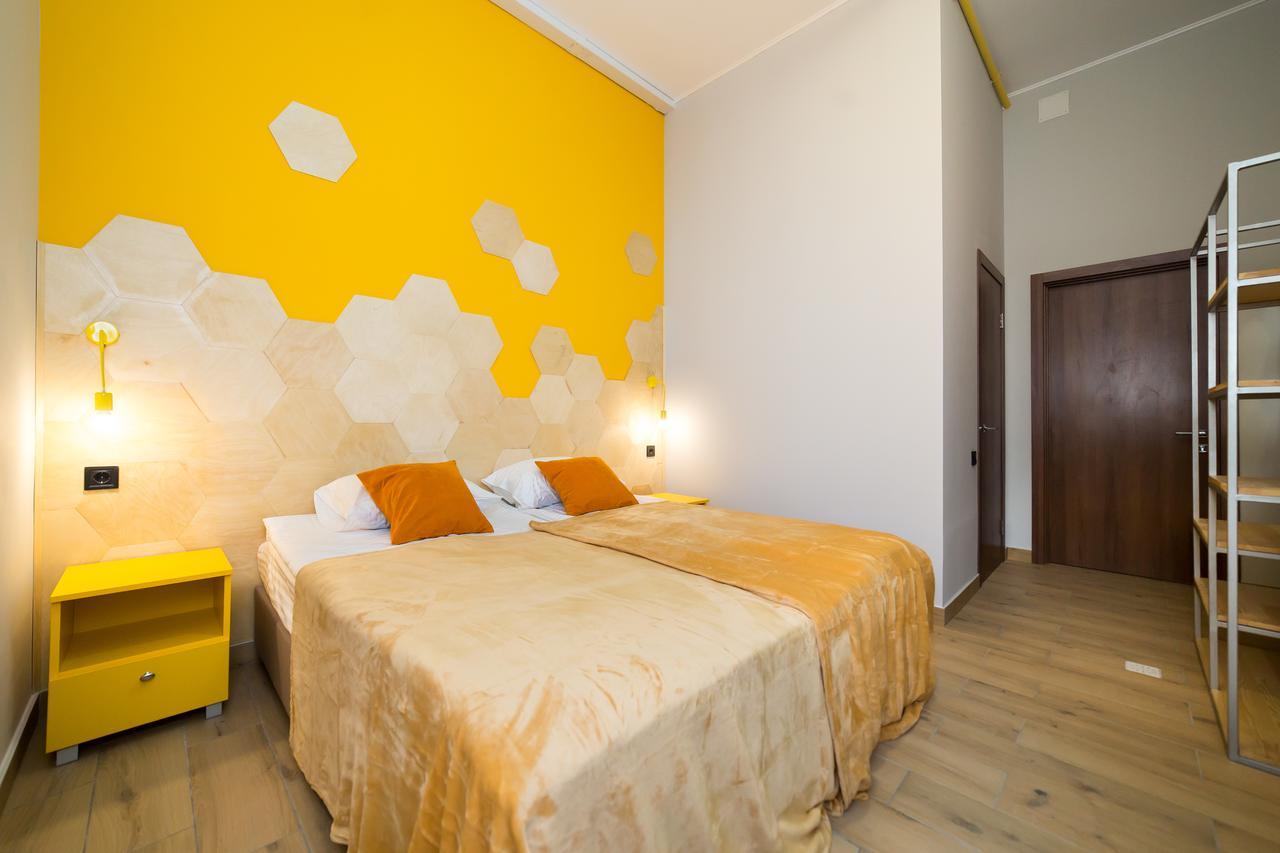 Hotel Bee Station Киев Экстерьер фото