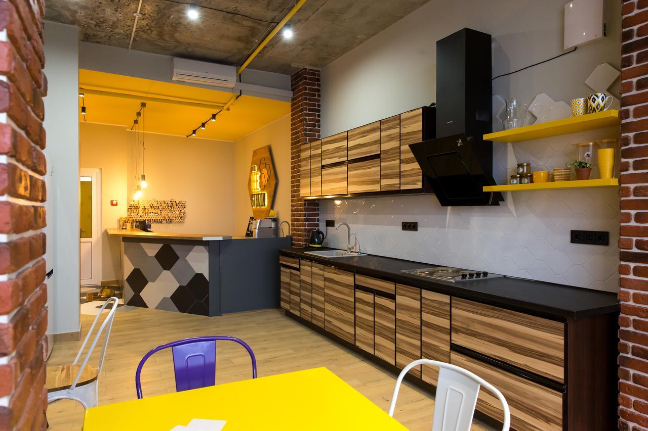 Hotel Bee Station Киев Экстерьер фото